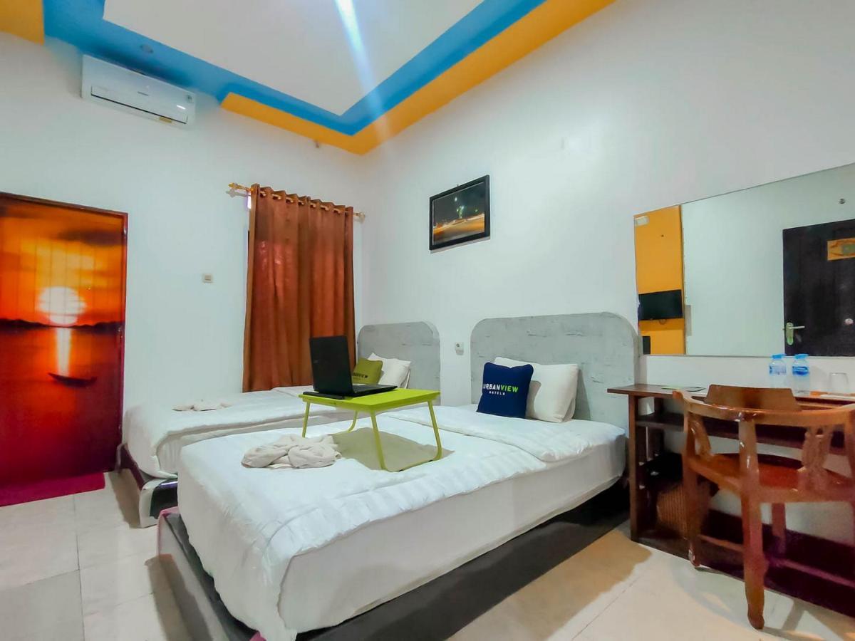 Urbanview Hotel Bagoes Sintang By Reddoorz Exterior foto