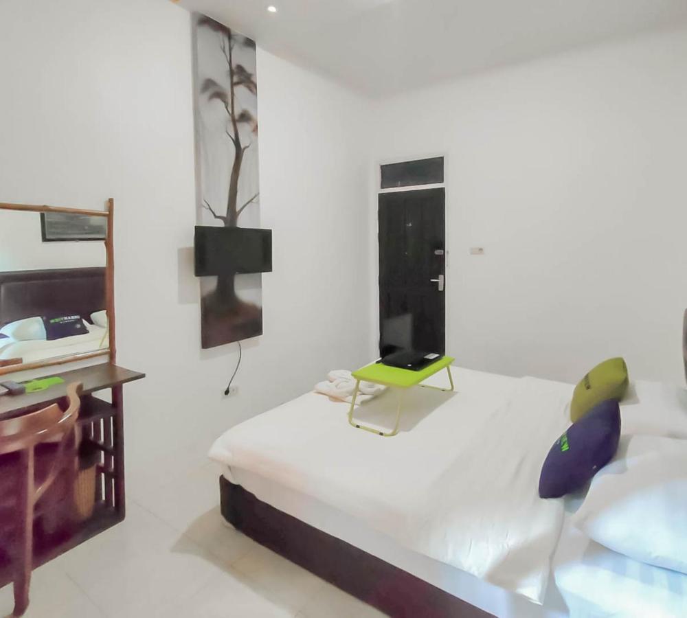Urbanview Hotel Bagoes Sintang By Reddoorz Exterior foto